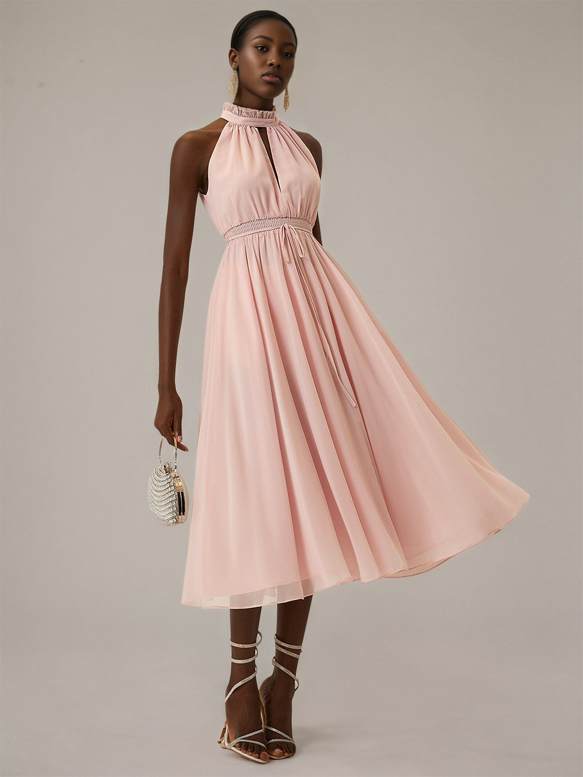 Vestidos rosa em chiffon com decote halter, sem mangas, comprimento tea