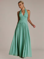 Abito verde a linea ad A in chiffon, collo halter, senza maniche, lunghezza fino al pavimento