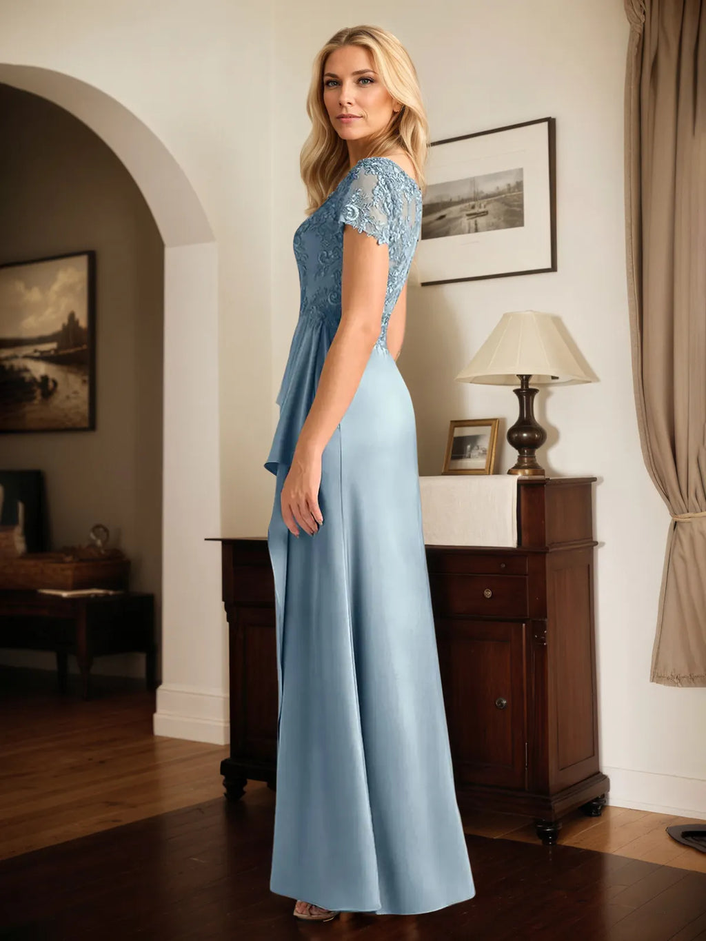 Robe longue en satin en ligne A avec col en V, manches courtes et appliques