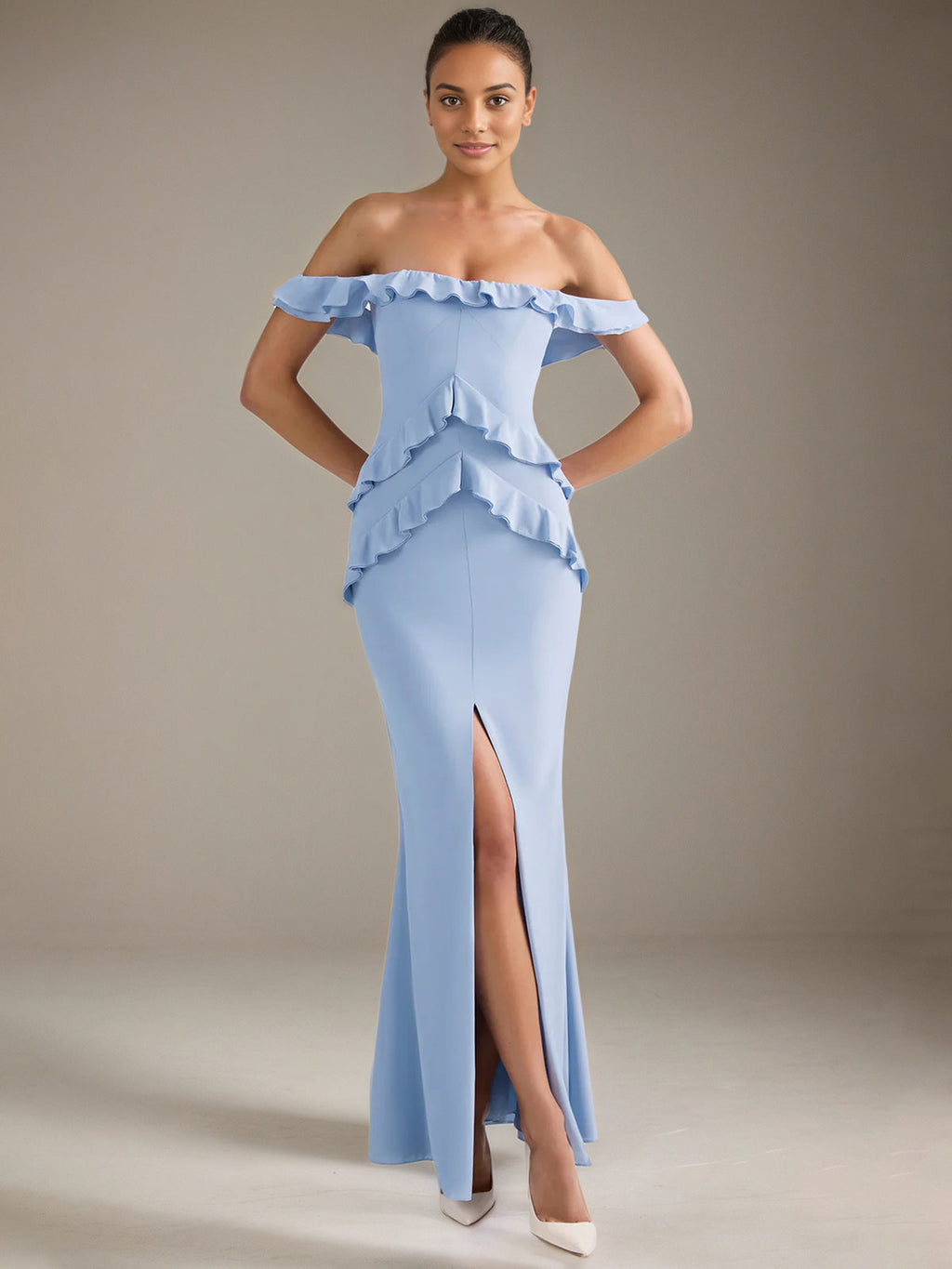 Abiti da damigella azzurri in chiffon a tubino/colonna con scollo a barca e lunghezza fino al pavimento