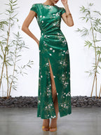 Grünes Blumen A-Linien Maxikleid mit kurzen Ärmeln und Schlitz