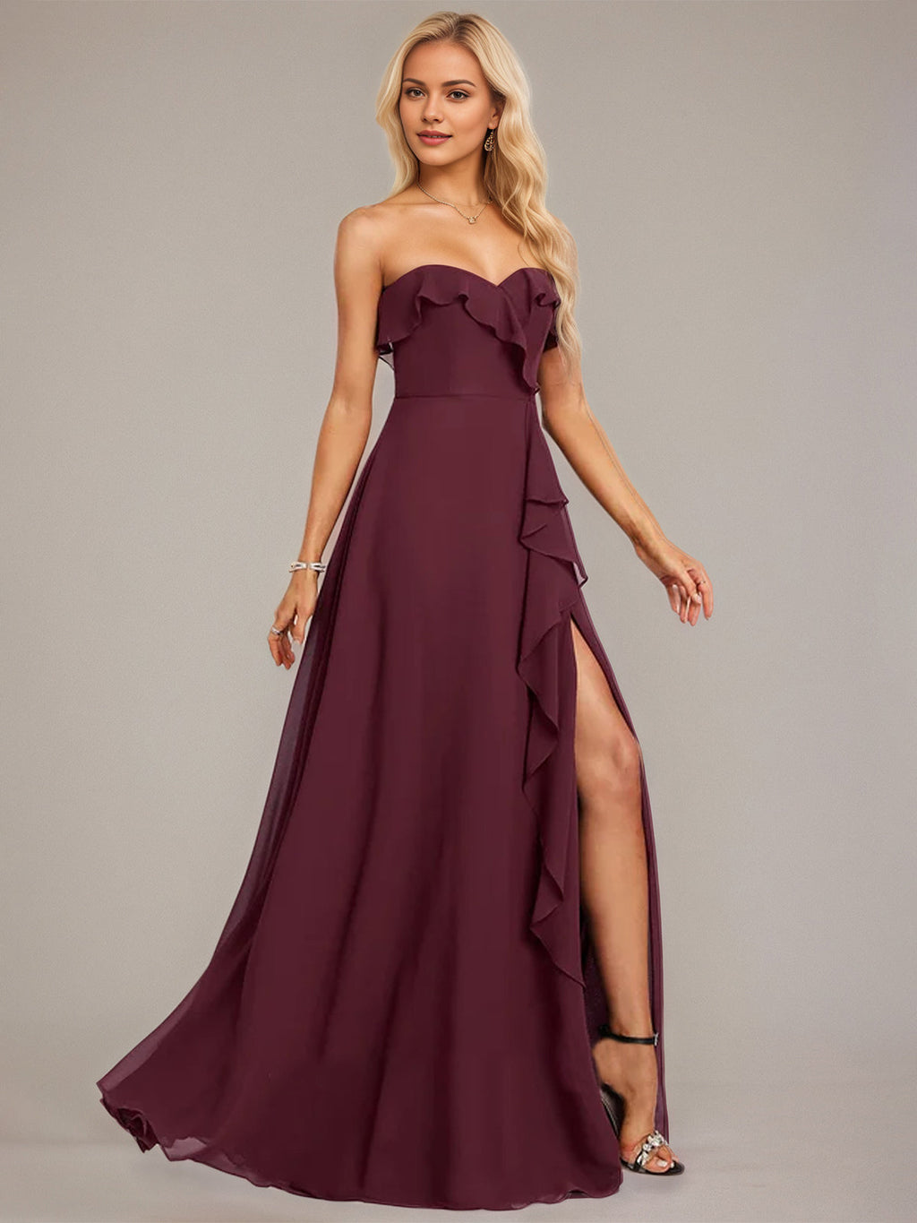 Robe de demoiselle d'honneur en mousseline longueur sol, ligne A, décolleté cœur, couleur raisin avec volants
