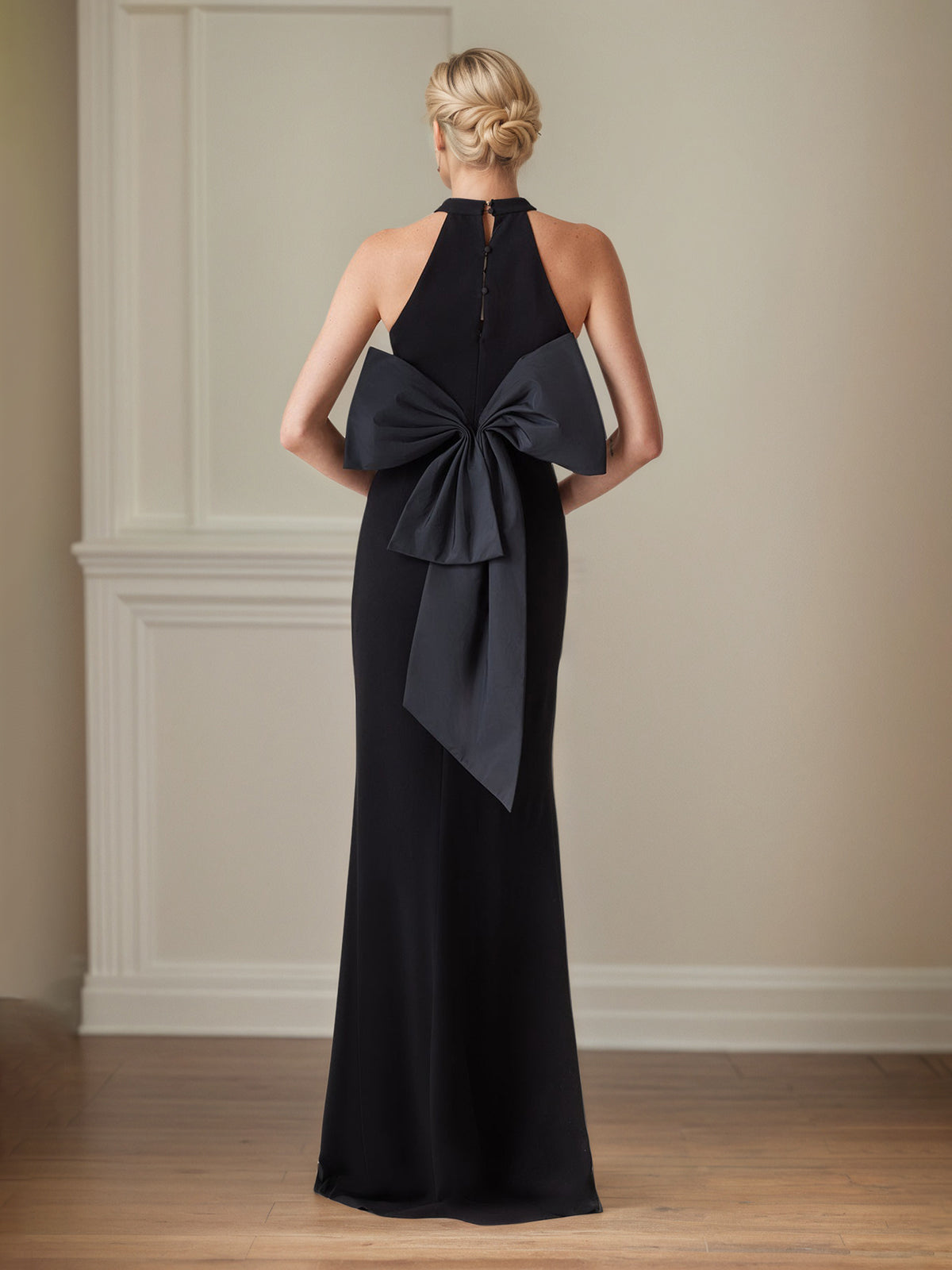 Schwarzes Stretch-Crêpe Etui-/Säulen-Kleid mit Neckholder, bodenlang, Mutter der Braut