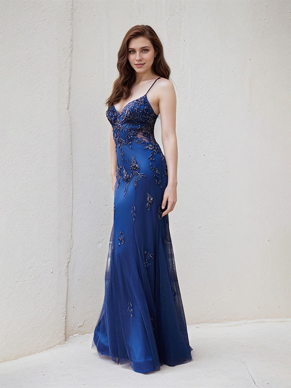 Vestido largo de dama de honor azul marino de tul tipo trompeta/sirena con tirantes finos y sin mangas