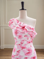 Vestido curto justo com babados e estampa floral, um ombro só, para formatura