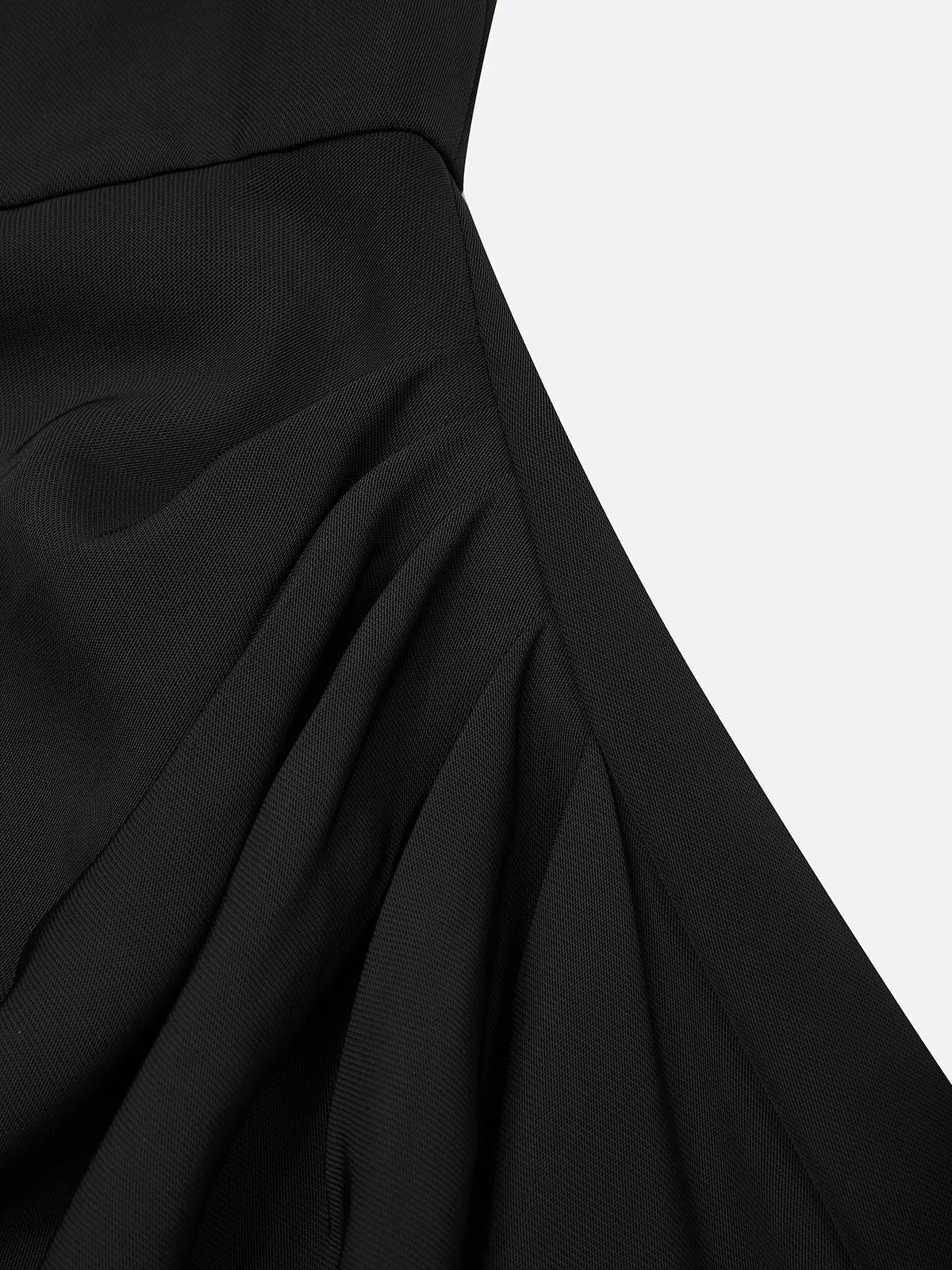 Abito midi nero classico con collo tondo plissettato, maniche corte a sbuffo e aderente