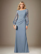 Vestido longo azul acinzentado em crepe stretch com decote redondo, mangas longas e aplicações