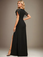 Eng anliegendes, bodenlanges Chiffonkleid mit V-Ausschnitt, plissierten Pailletten und Perlenbesatz
