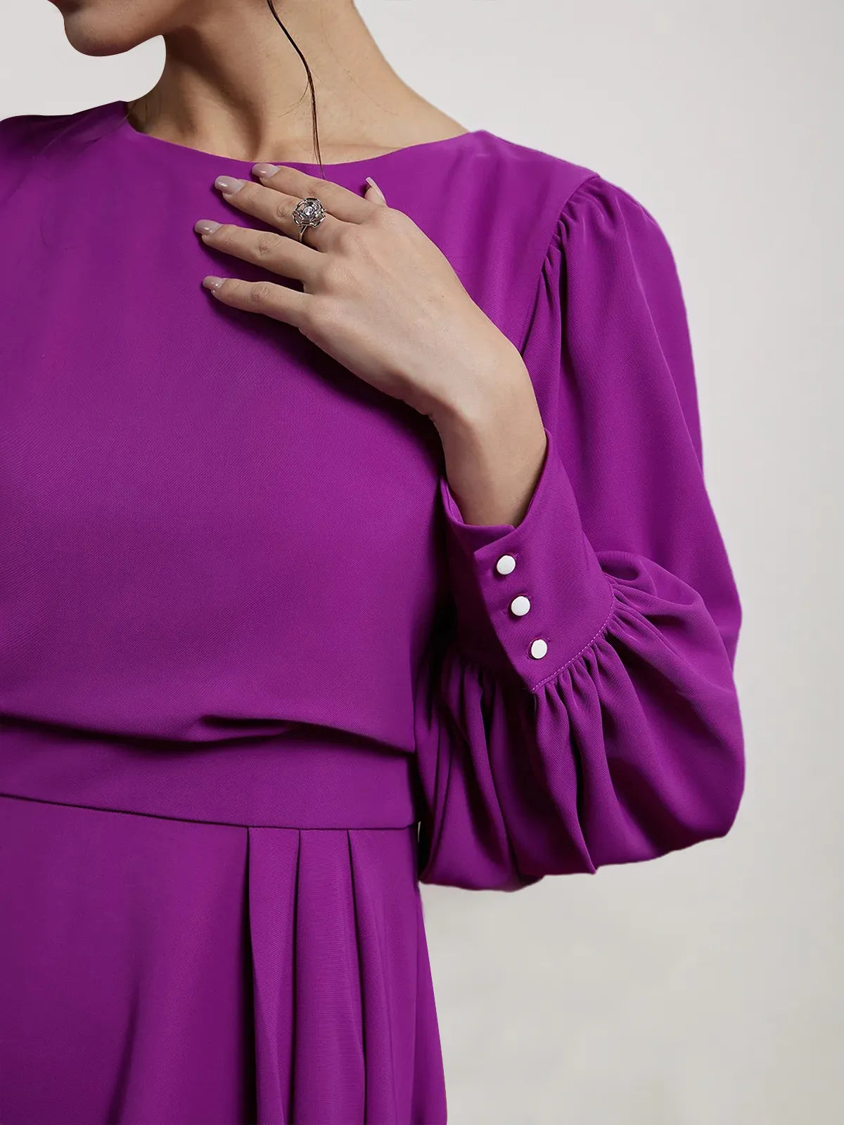 Rosarotes asymmetrisches Kleid mit Bootsausschnitt, langen Ballonärmeln und A-Linie Midi-Länge