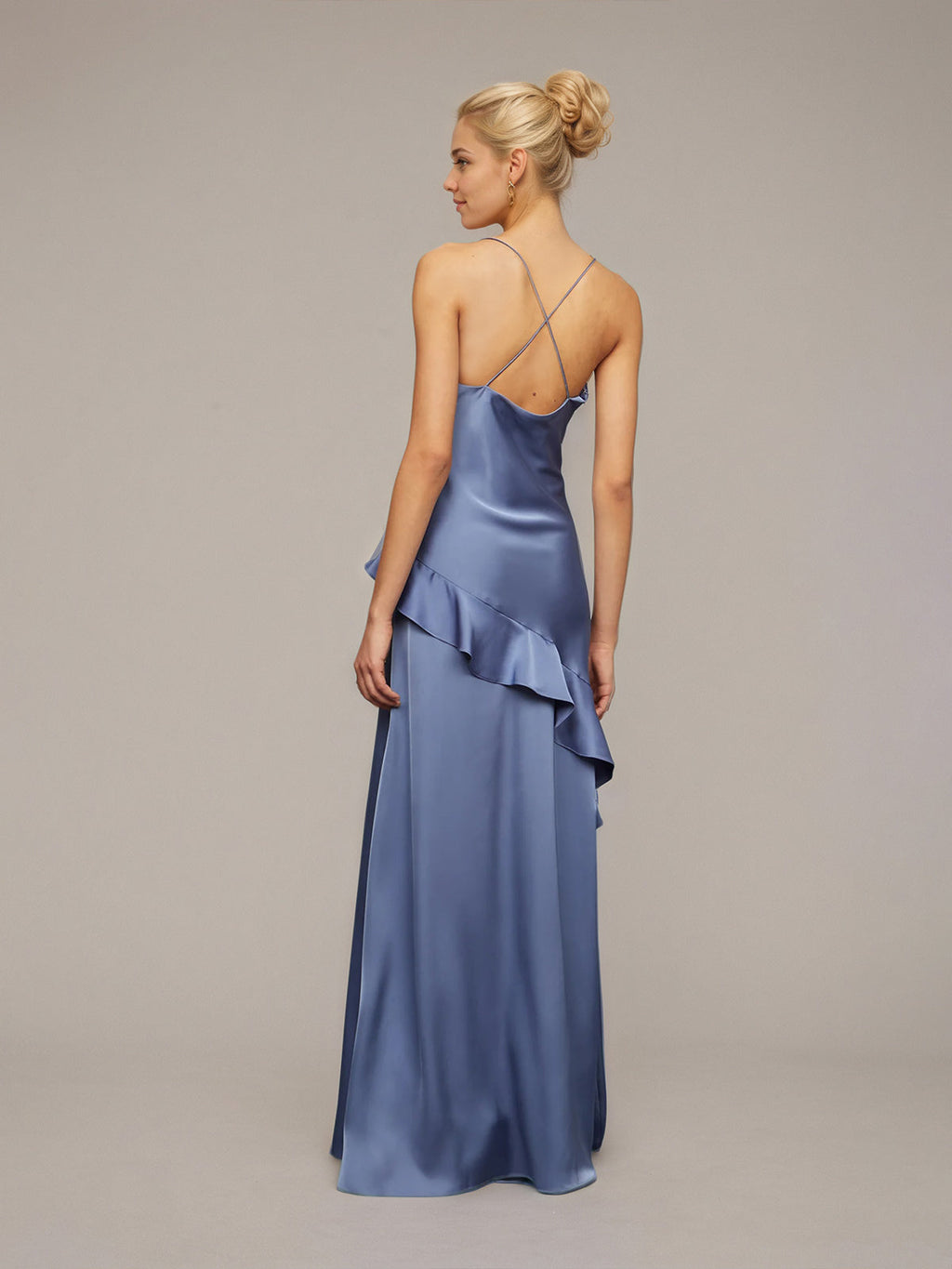 Schieferblaues Etuikleid/Säulenkleid aus Satin, asymmetrisch, ärmellos, bodenlang mit Rüschen