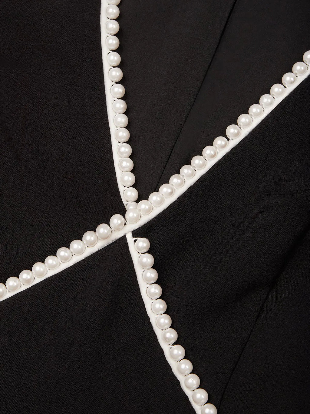Abito midi nero a tubino con scollo a V e perle finte