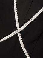 Abito midi nero a tubino con scollo a V e perle finte
