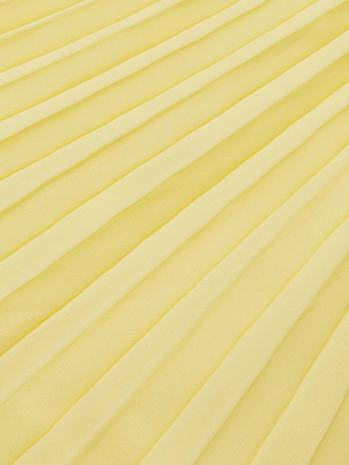Gelbes plissiertes Chiffonkleid mit quadratischem Ausschnitt, langen Ärmeln und A-Linien-Schnitt