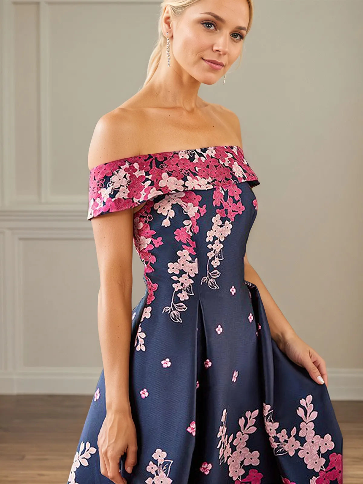 A-Linien schulterfreies knöchellanges Satin-Kleid mit floralem Muster, Mutter der Braut