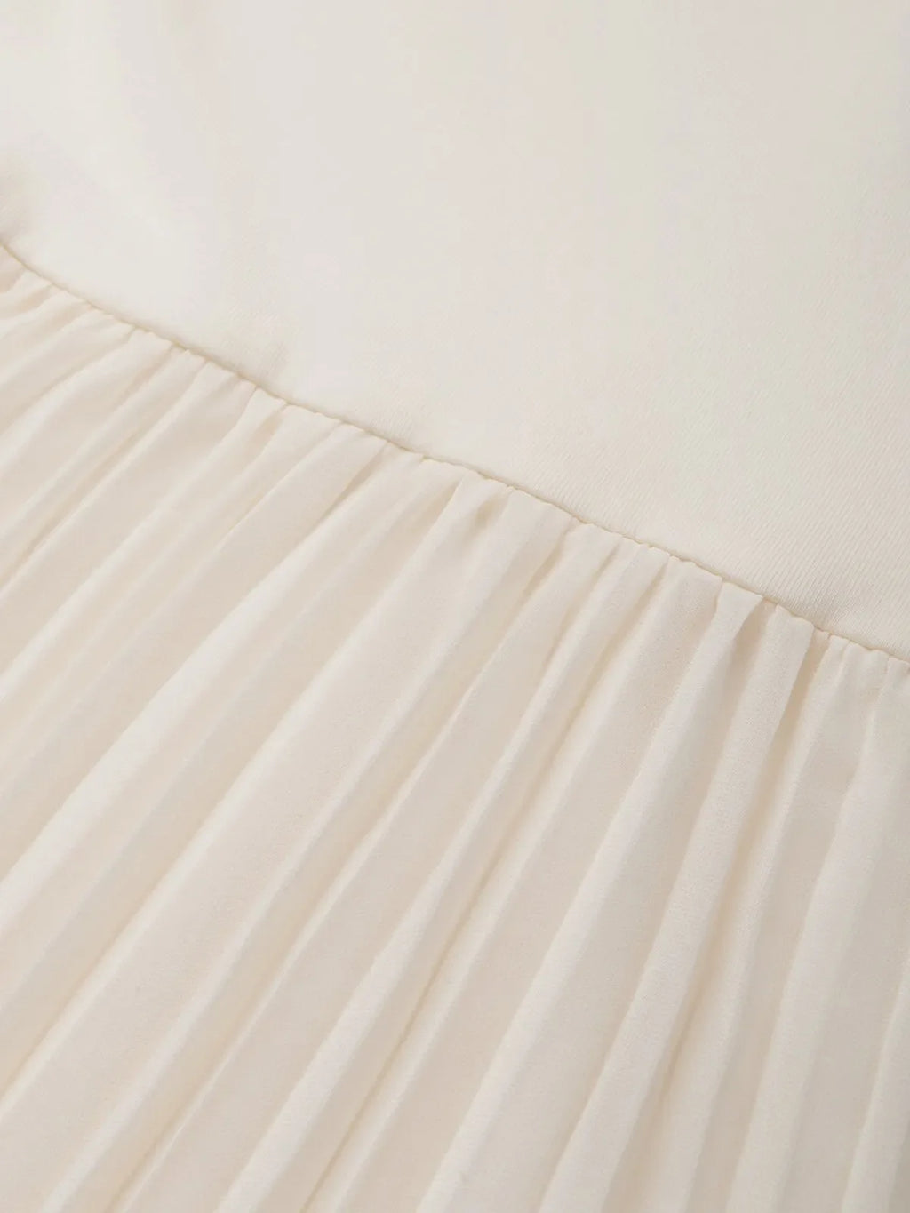 Beiges, plissiertes Strickkleid mit Rundhalsausschnitt, ärmellos, A-Linie, Midi-Jerseykleid