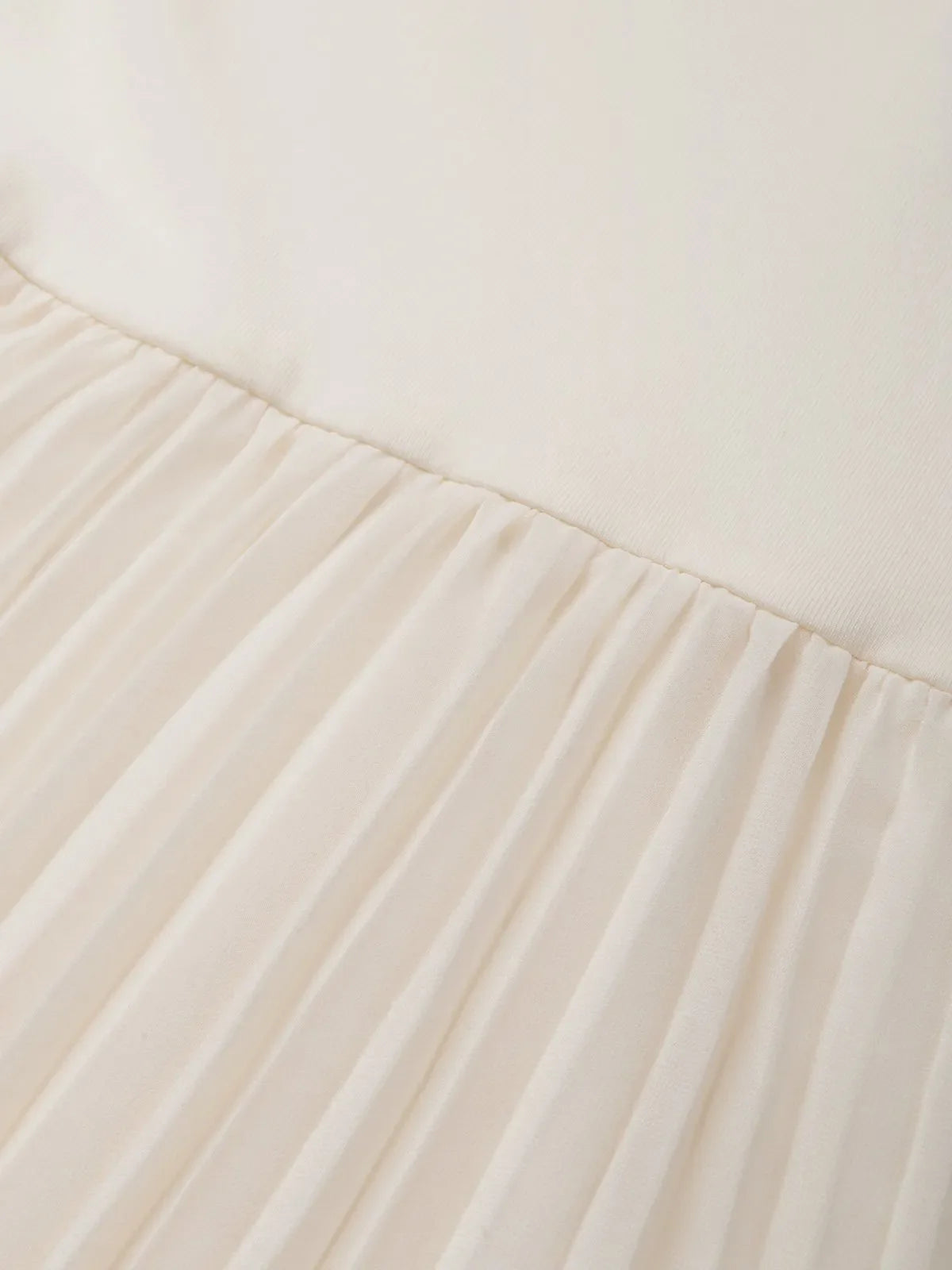 Beiges, plissiertes Strickkleid mit Rundhalsausschnitt, ärmellos, A-Linie, Midi-Jerseykleid