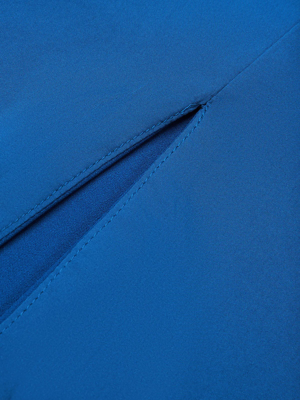 Robe midi fourreau classique asymétrique bleue avec appliques et ornements hotfix, une épaule, sans manches
