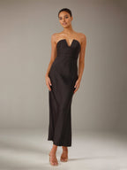 Vestido Longo Preto em Cetim Modelo Tubinho/Coluna com Decote em V e Comprimento no Tornozelo para Madrinhas