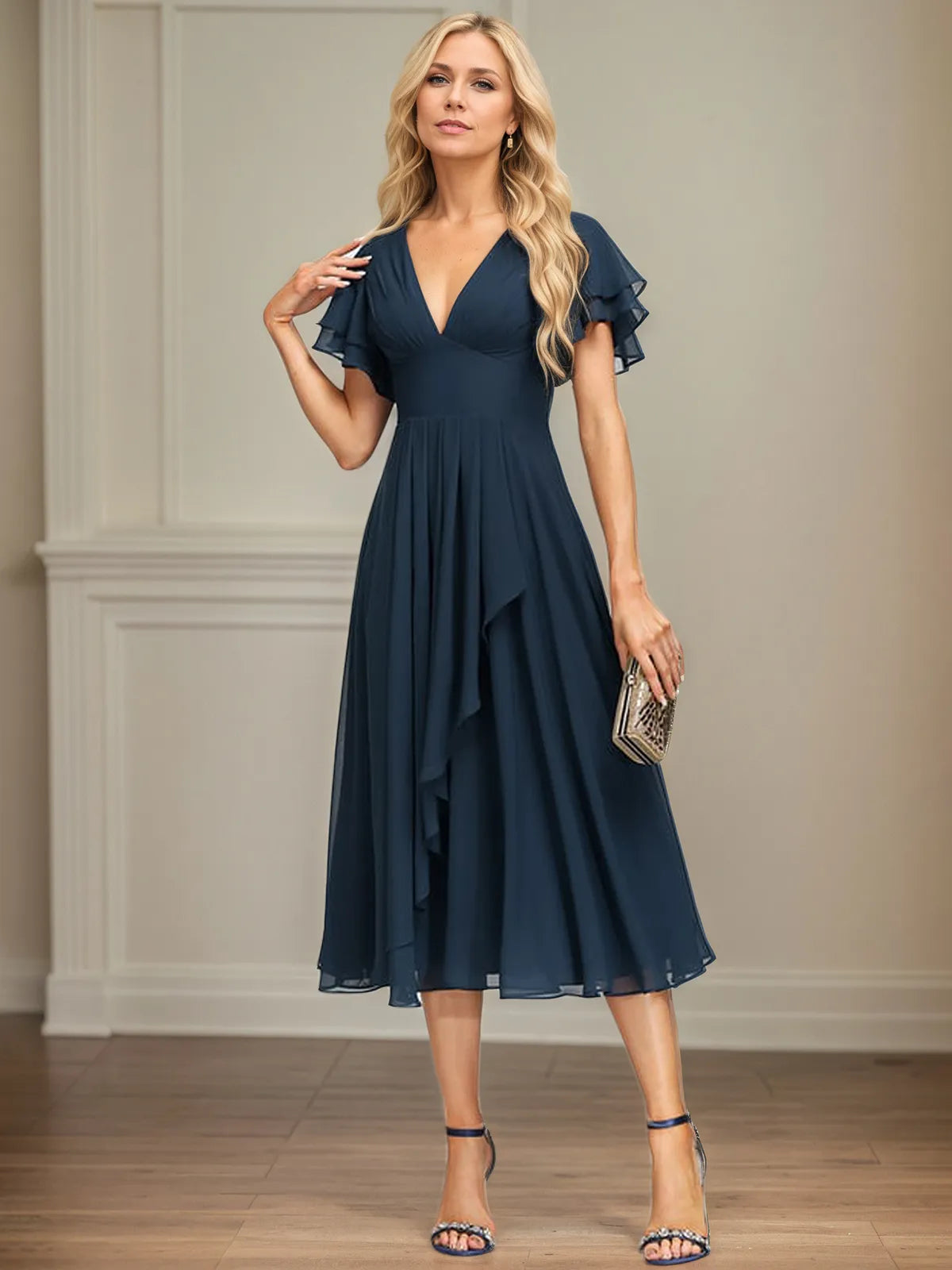 Vestido de chiffon em linha A, comprimento tea, decote em V e babados em cascata