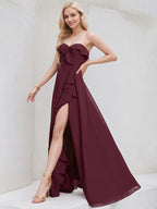 Abito damigella a linea A in chiffon Cabernet con scollo a cuore, senza maniche e lungo fino a terra