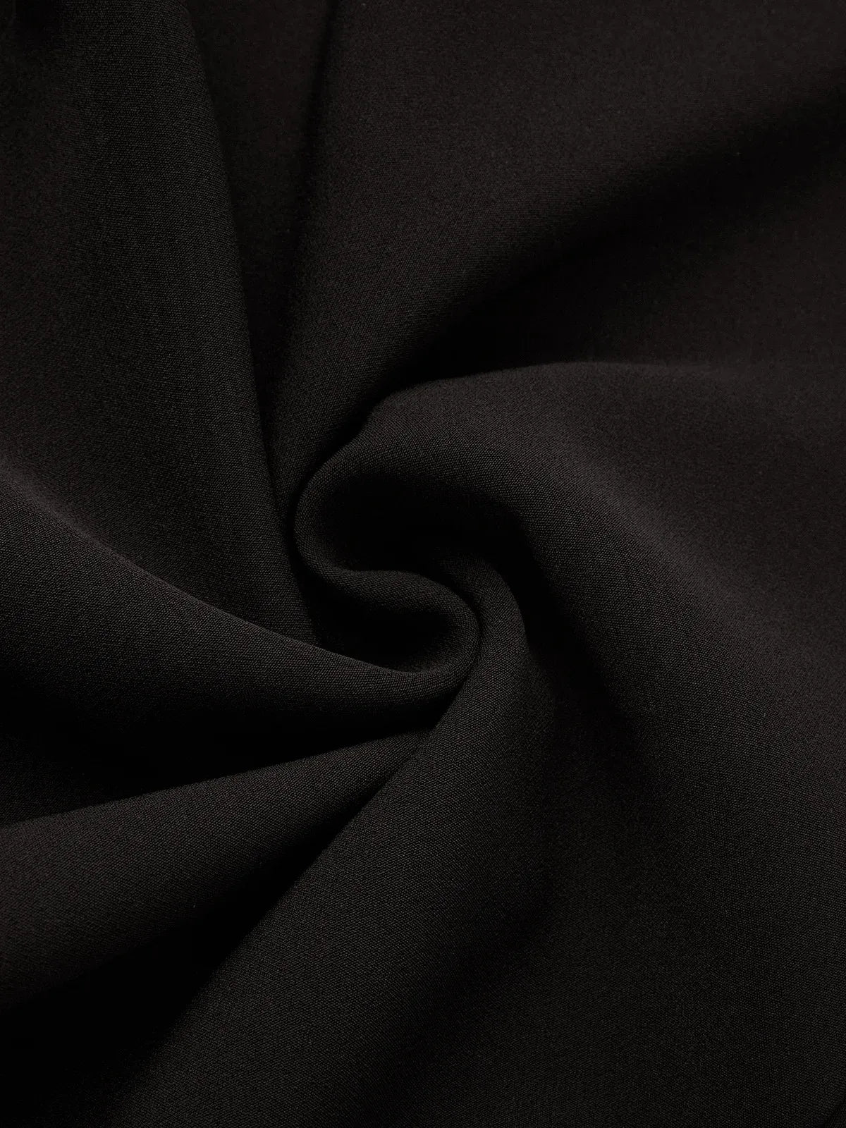Vestido midi preto tomara que caia com franzidos, sem mangas e em linha A