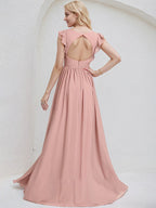 Vestido de madrinha rosa antigo de chiffon em linha A com decote em V, sem mangas, comprimento até o chão e babados