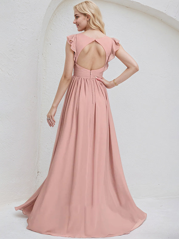 Vestido de madrinha rosa antigo de chiffon em linha A com decote em V, sem mangas, comprimento até o chão e babados
