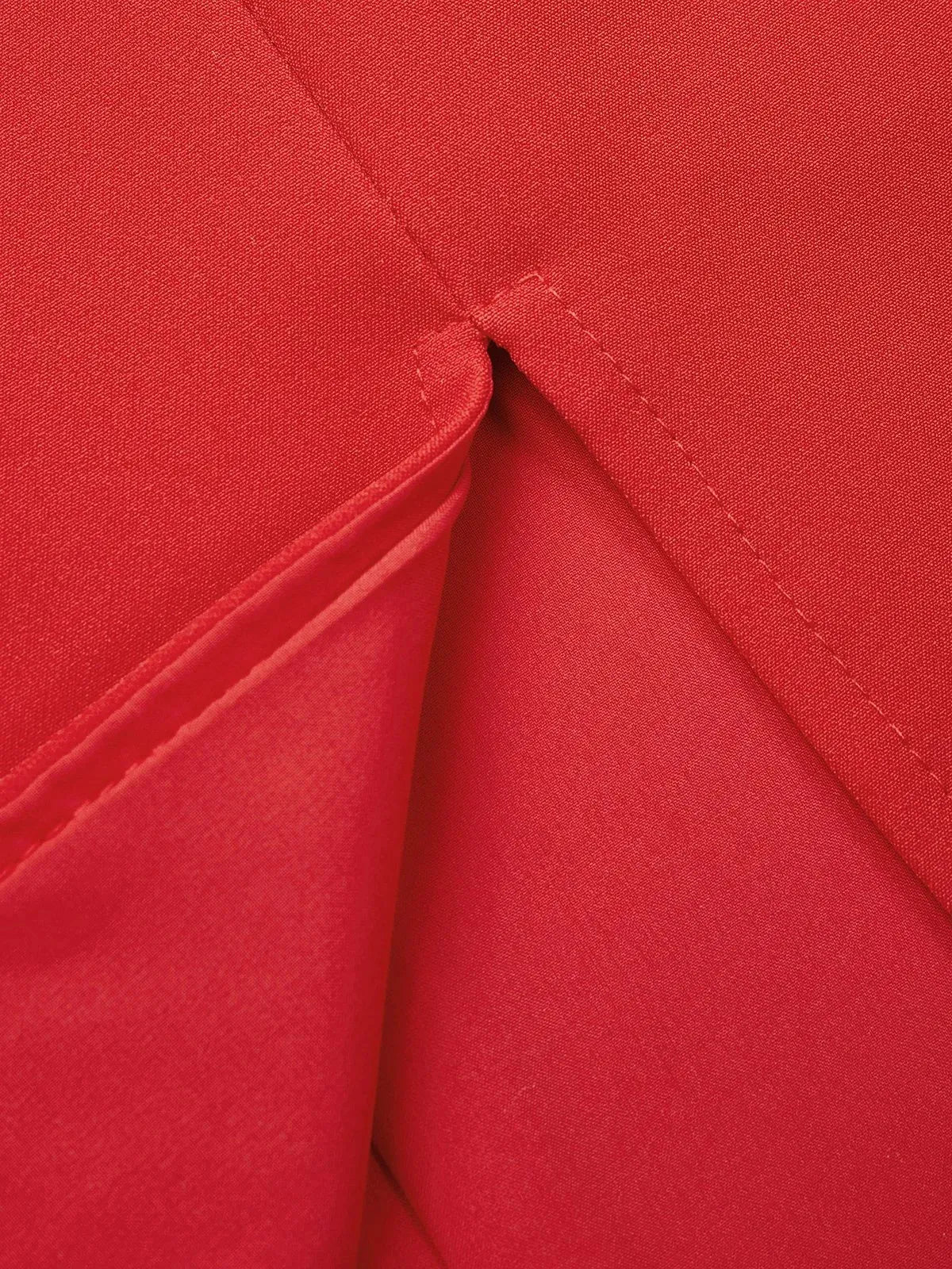 Abito midi rosso a linea A con spacco e scollo a barca