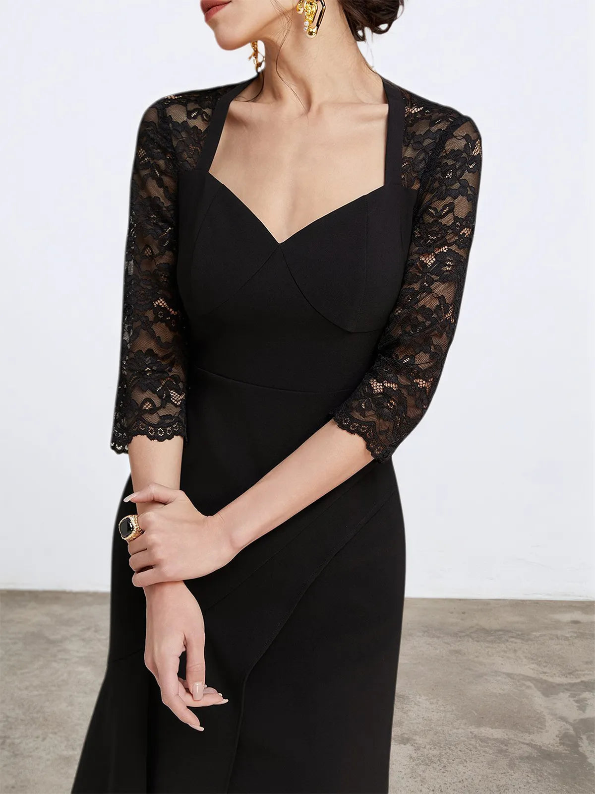 Robe midi ligne A en dentelle noire, col cœur, manches mi-longues