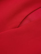 Vestido rojo de corte columna de crepé elástico con escote redondo y mangas cortas, largo hasta la media pierna