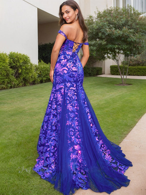 Abito da ballo lungo blu reale aderente con paillettes, scollato sulle spalle e con spacco