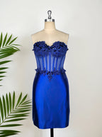 Robe courte moulante bustier en satin avec appliques pour bal de fin d'année