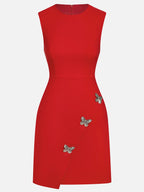 Vestido mini clásico línea A rojo con hebilla de mariposa, escote redondo y sin mangas para graduación