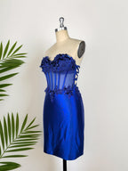 Robe courte moulante bustier en satin avec appliques pour bal de fin d'année