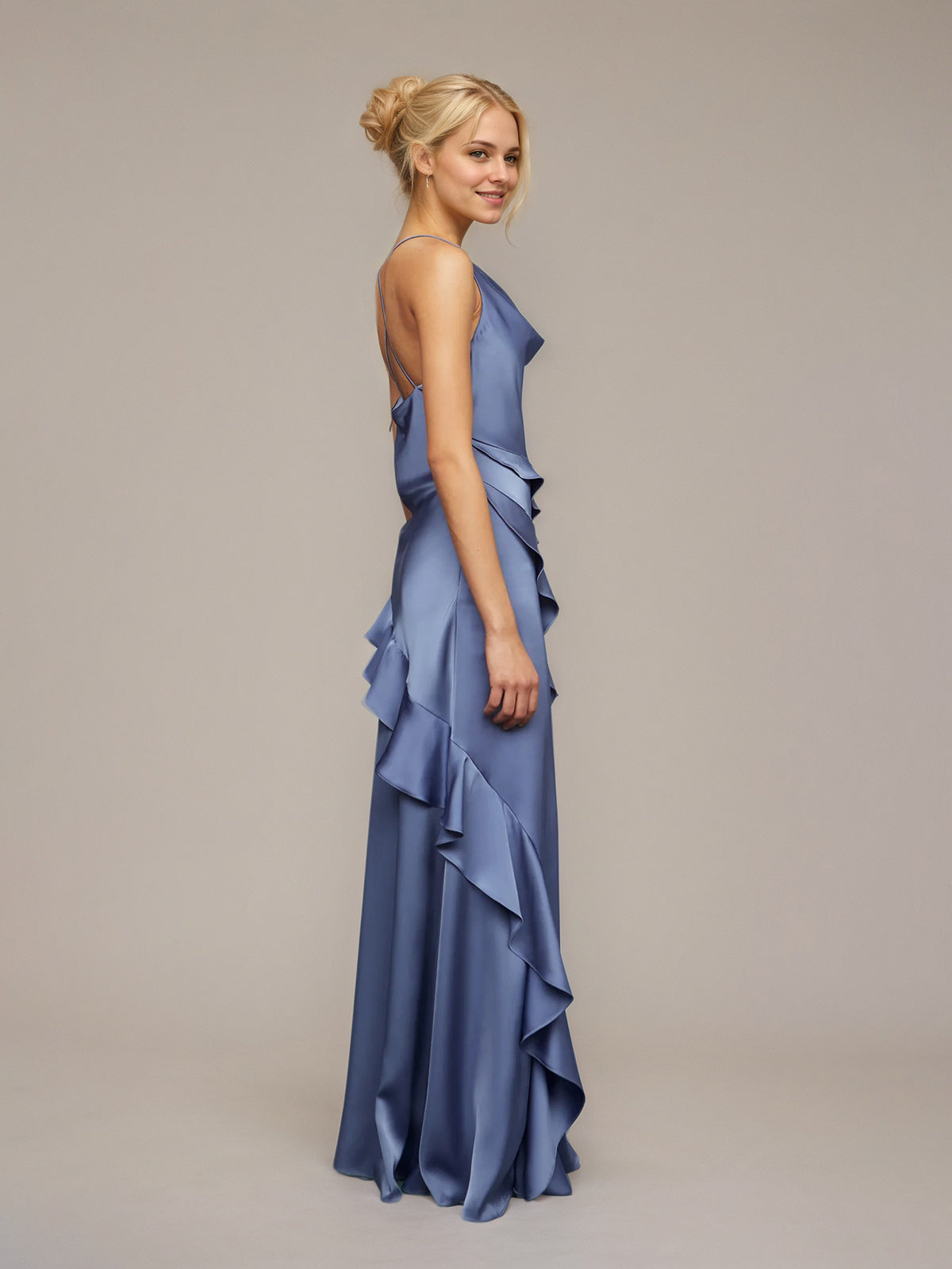 Schieferblaues Etuikleid/Säulenkleid aus Satin, asymmetrisch, ärmellos, bodenlang mit Rüschen