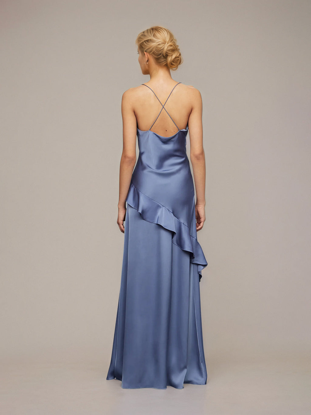 Schieferblaues Etuikleid/Säulenkleid aus Satin, asymmetrisch, ärmellos, bodenlang mit Rüschen