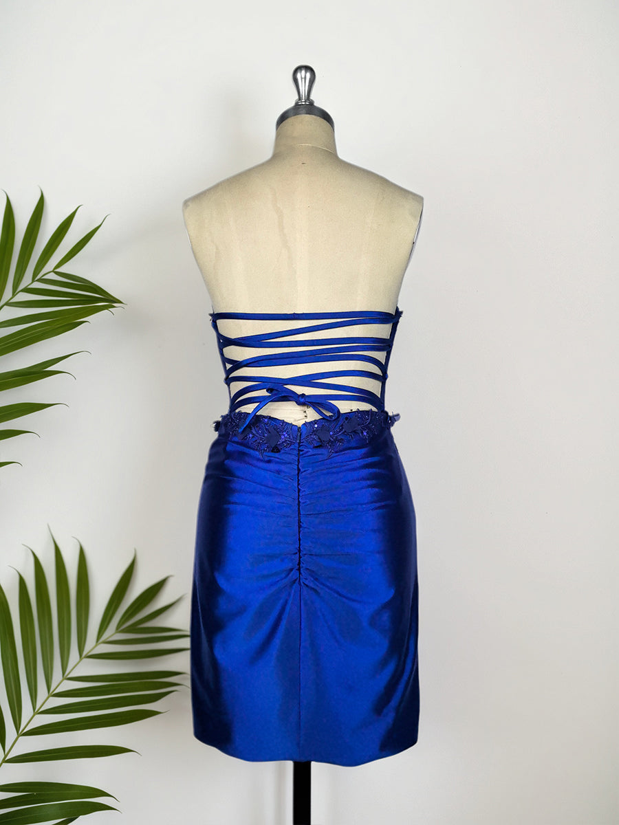 Robe courte moulante bustier en satin avec appliques pour bal de fin d'année