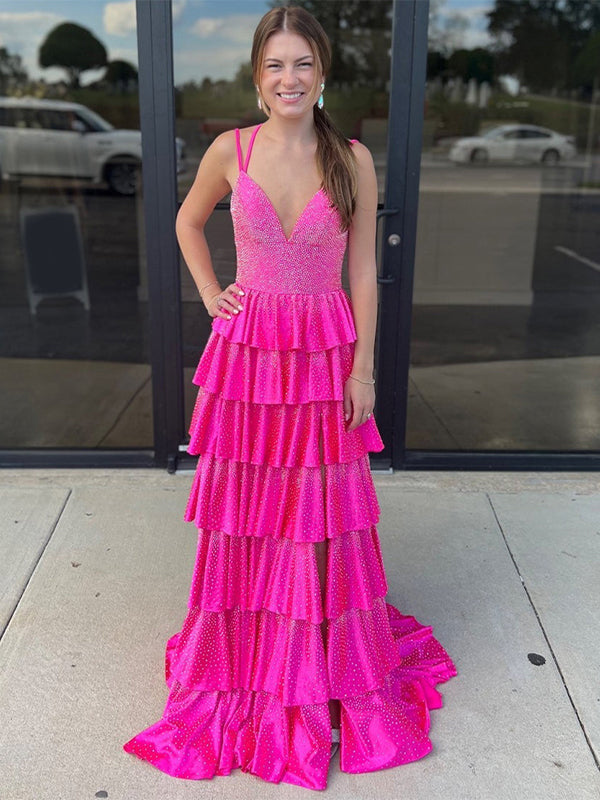 Vestido longo de baile rosa fúcsia com glitter, alças finas e babados, com fenda