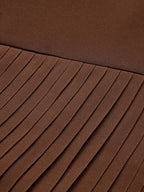 Vestido midi marrón clásico sirena sin mangas con cuello barco y abertura plisada