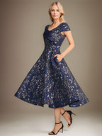 Robe mère de la mariée ligne A à col en V longueur thé en jacquard floral