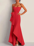Vestido formal rojo sin tirantes, plisado en la cintura y drapeado, largo hasta el suelo
