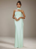 Vestido formal largo de satén verde menta con escote halter y sin mangas