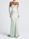 Elegantes mintgrünes schulterfreies plissiertes Maxikleid
