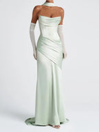 Elegantes mintgrünes schulterfreies plissiertes Maxikleid