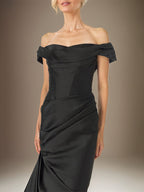 Vestido de madre de la novia negro trompeta/sirena, sin tirantes, largo hasta el suelo y sin mangas con escote hombros descubiertos