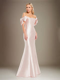 Robe mère de la mariée trompette/sirène en satin, épaules dénudées, longueur au sol, manches nœud