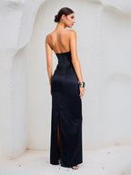 Robe fourreau/colonne bleu marine en satin, sans manches, décolleté cœur avec fente