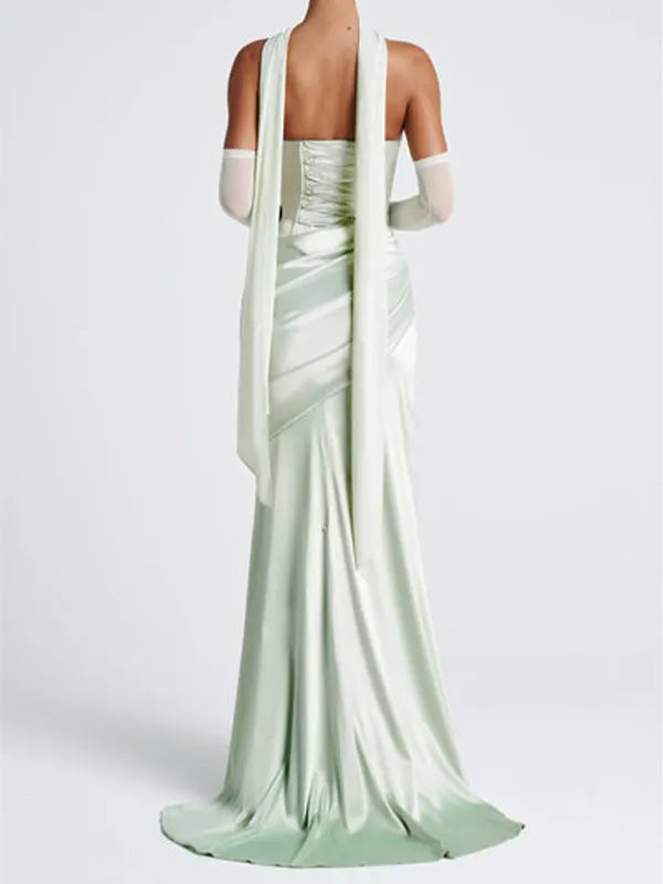 Elegantes mintgrünes schulterfreies plissiertes Maxikleid