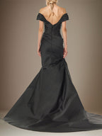 Vestido de madre de la novia negro trompeta/sirena, sin tirantes, largo hasta el suelo y sin mangas con escote hombros descubiertos