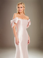 Robe mère de la mariée trompette/sirène en satin, épaules dénudées, longueur au sol, manches nœud